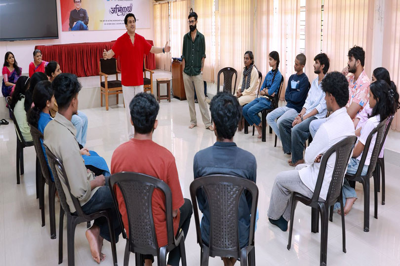 കുസാറ്റിൽ സന്തോഷ് കീഴാറ്റൂർ നയിക്കുന്ന അവധിക്കാല നാടക കളരി തുടങ്ങി

